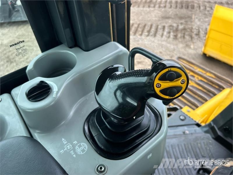 Komatsu D61PX-24 Crawler dozers