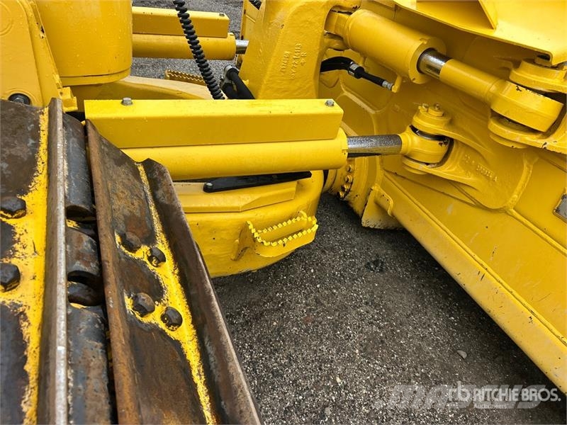 Komatsu D61PX-24 Crawler dozers