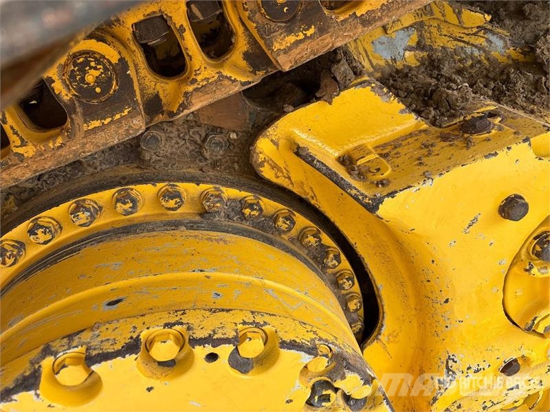 Komatsu D61PX-24 Crawler dozers