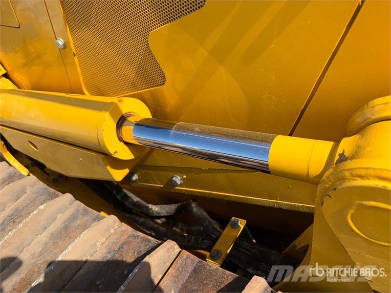 Komatsu D61PX-24 Crawler dozers