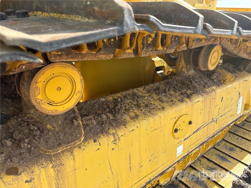 Komatsu D61PX-24 Crawler dozers