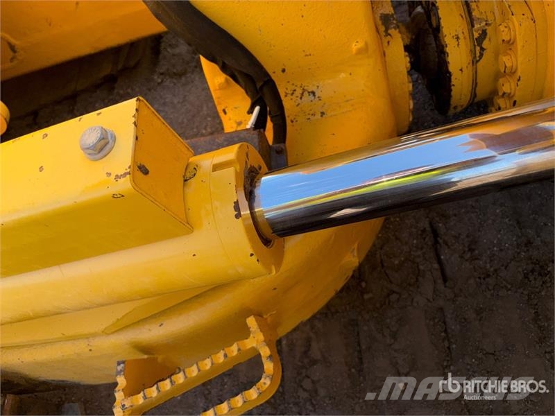 Komatsu D61PX-24 Crawler dozers