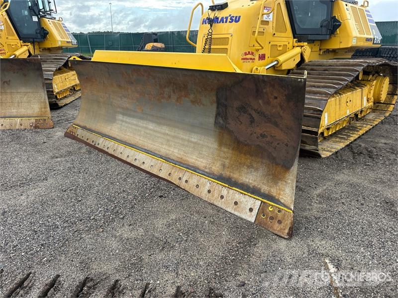 Komatsu D61PX-24 Crawler dozers