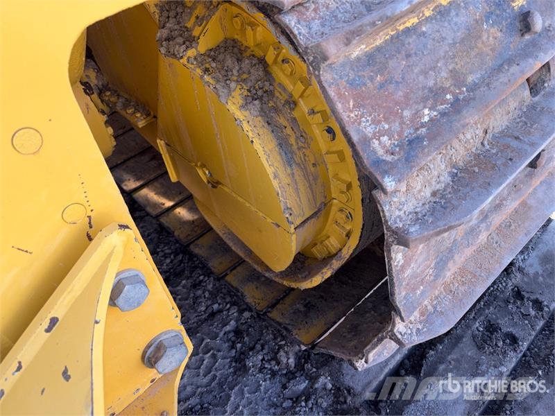 Komatsu D61PX-24 Crawler dozers