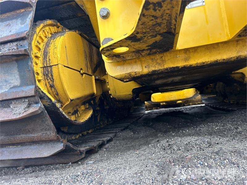 Komatsu D61PX-24 Crawler dozers