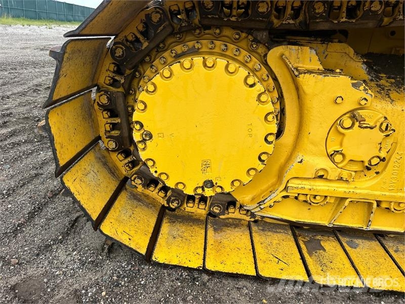 Komatsu D61PX-24 Crawler dozers