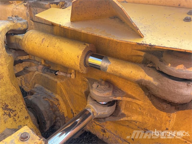 Komatsu D61PX-24 履帶推土機