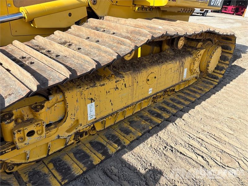 Komatsu D61PX-24 Crawler dozers