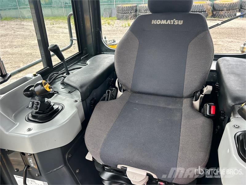 Komatsu D61PX-24 Crawler dozers