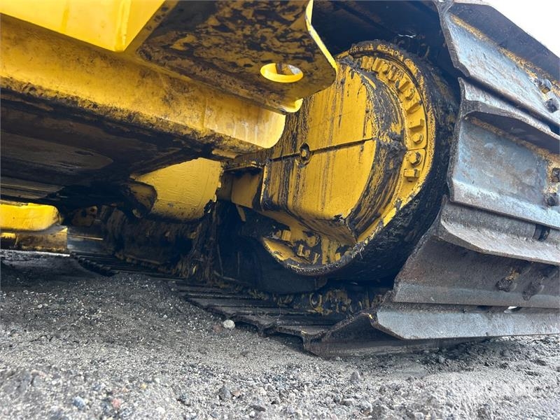 Komatsu D61PX-24 Crawler dozers