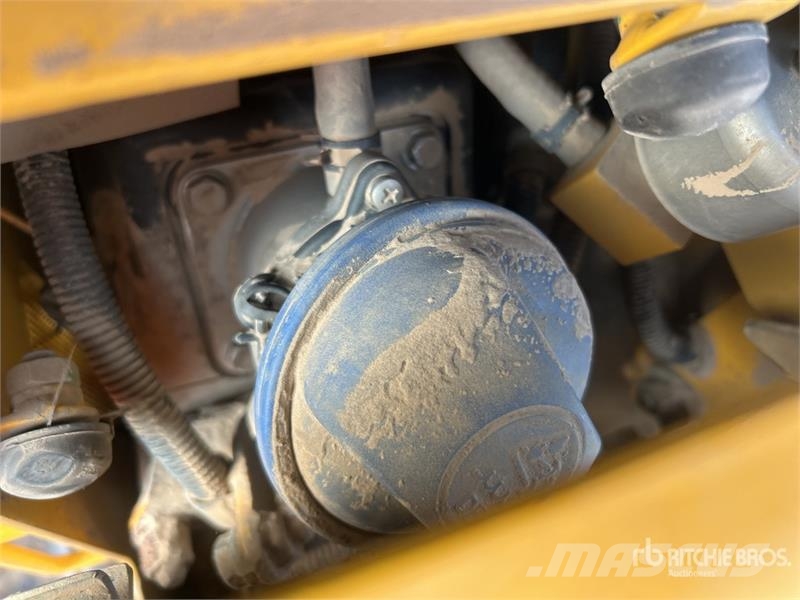 Komatsu D61PX-24 履帶推土機
