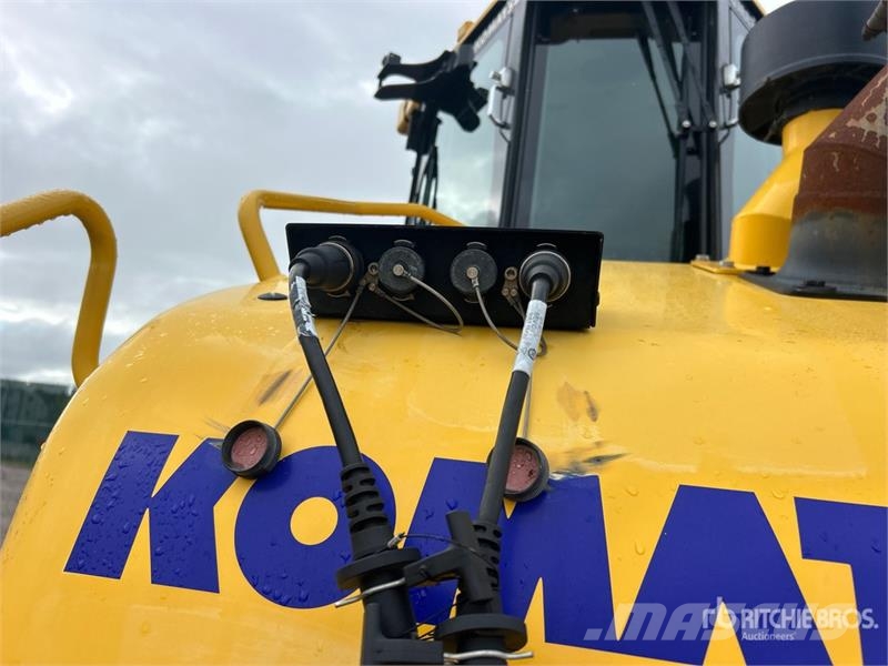 Komatsu D61PX-24 Crawler dozers
