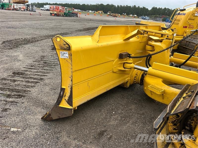 Komatsu D61PX-24 Crawler dozers
