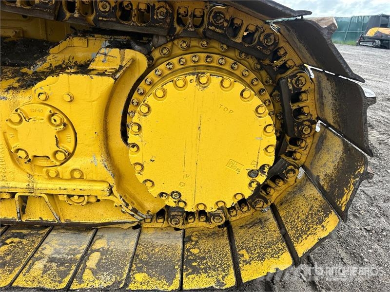 Komatsu D61PX-24 Crawler dozers