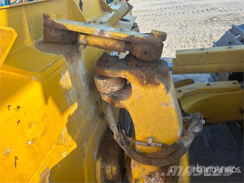 Komatsu D71PXI-24 Crawler Dozer Kāpurķēžu buldozeri