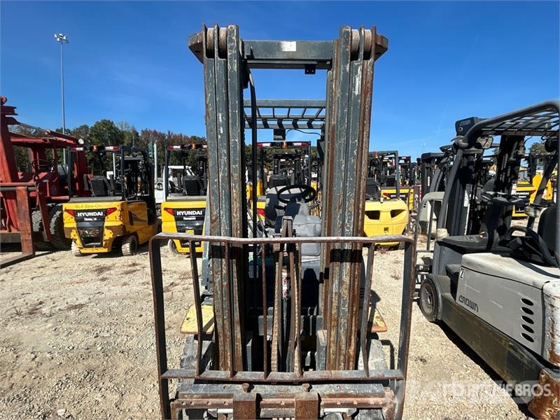 Komatsu FG25T-16 8750 lb Pneumatic Tire Forklift (Inoperab شاحنات ذات رافعات شوكية - أخرى