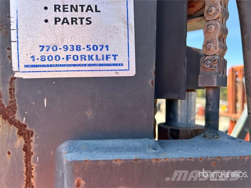 Komatsu FG25T-16 8750 lb Pneumatic Tire Forklift (Inoperab شاحنات ذات رافعات شوكية - أخرى