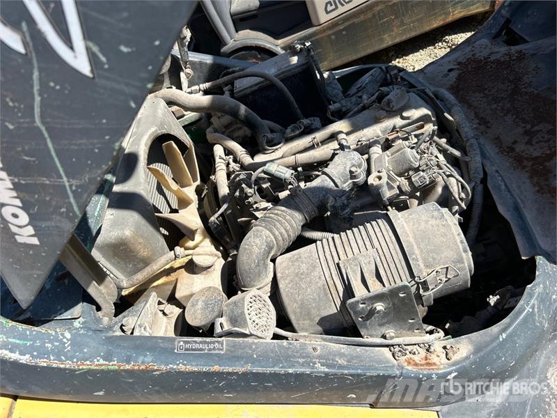 Komatsu FG25T-16 8750 lb Pneumatic Tire Forklift (Inoperab شاحنات ذات رافعات شوكية - أخرى