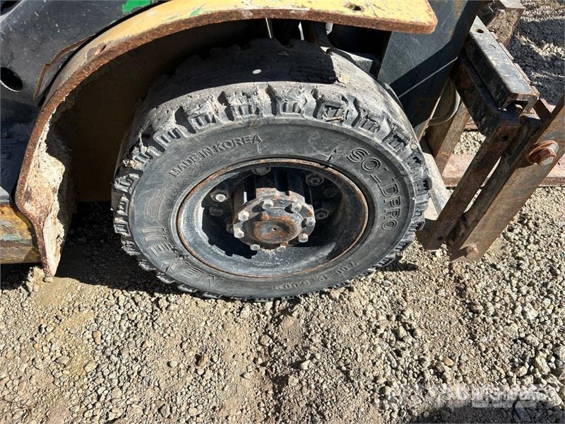 Komatsu FG25T-16 8750 lb Pneumatic Tire Forklift (Inoperab شاحنات ذات رافعات شوكية - أخرى