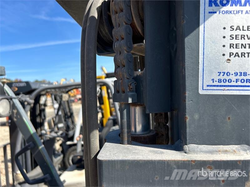 Komatsu FG25T-16 8750 lb Pneumatic Tire Forklift (Inoperab شاحنات ذات رافعات شوكية - أخرى