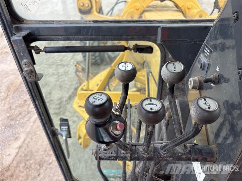 Komatsu GD655-3E0 モーターグレーダー