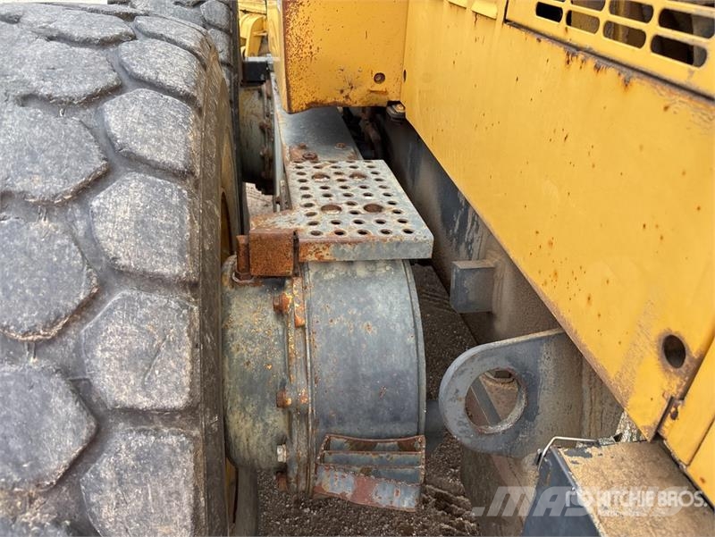 Komatsu GD655-3E0 モーターグレーダー