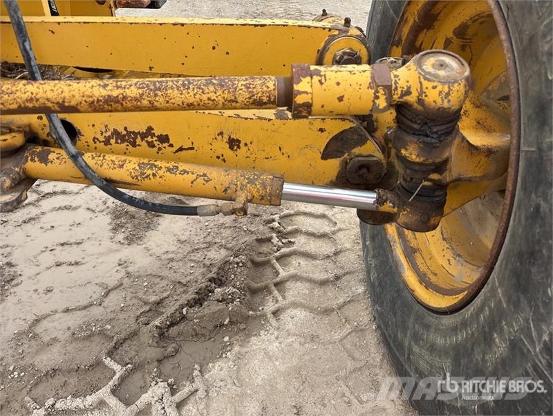 Komatsu GD655-3E0 モーターグレーダー