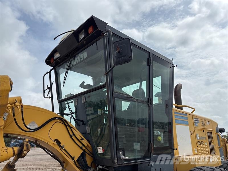 Komatsu GD655-3E0 モーターグレーダー