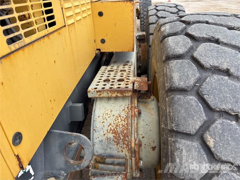 Komatsu GD655-3E0 モーターグレーダー