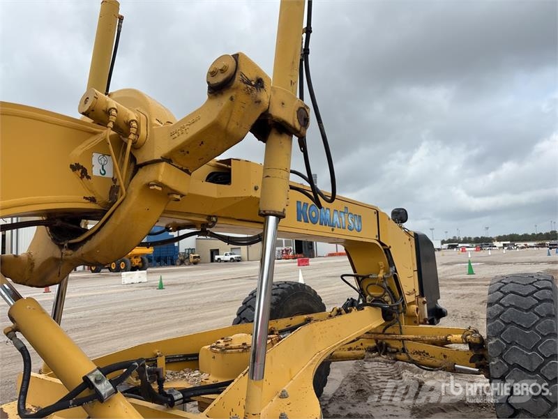 Komatsu GD655-3E0 モーターグレーダー
