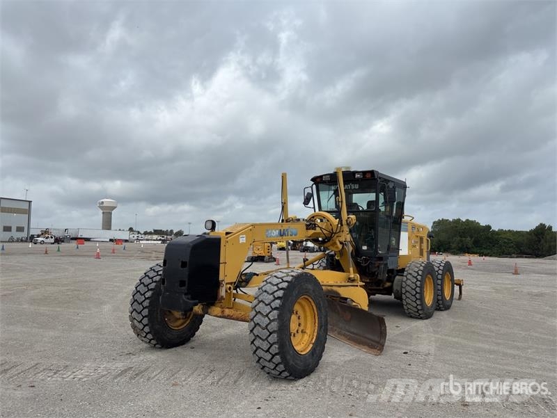 Komatsu GD655-3E0 モーターグレーダー