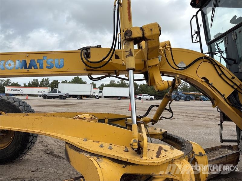 Komatsu GD655-3E0 モーターグレーダー