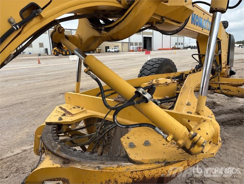 Komatsu GD655-3E0 モーターグレーダー