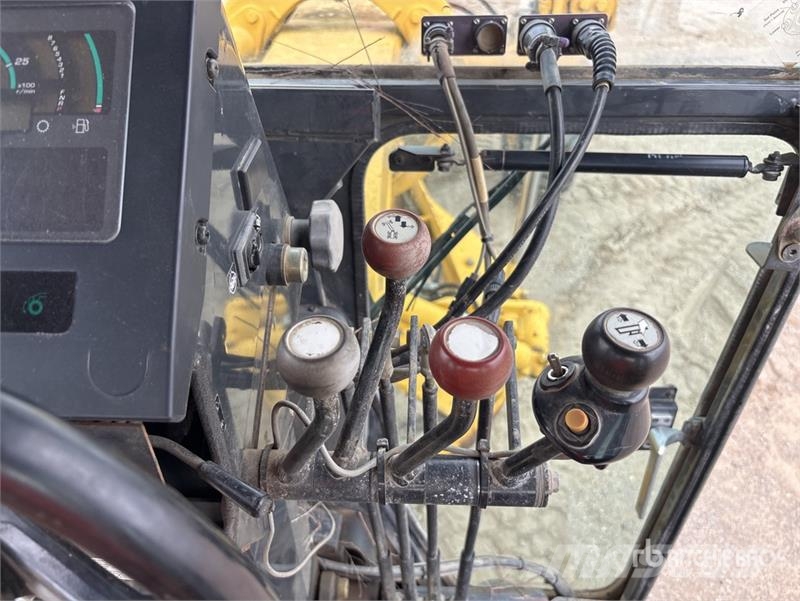 Komatsu GD655-3E0 モーターグレーダー