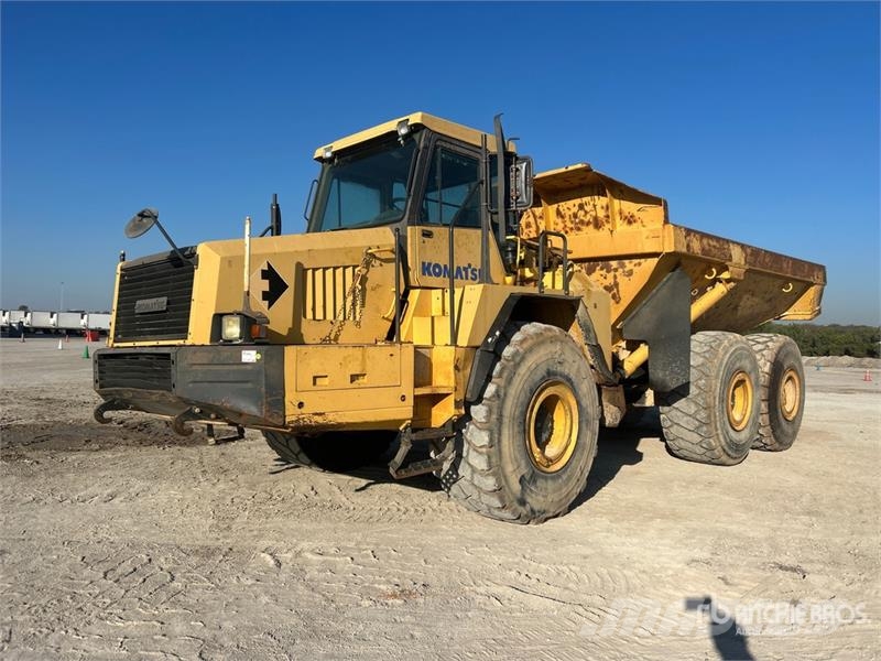 Komatsu HM400-1 Liigendraamiga pinnaseveokid