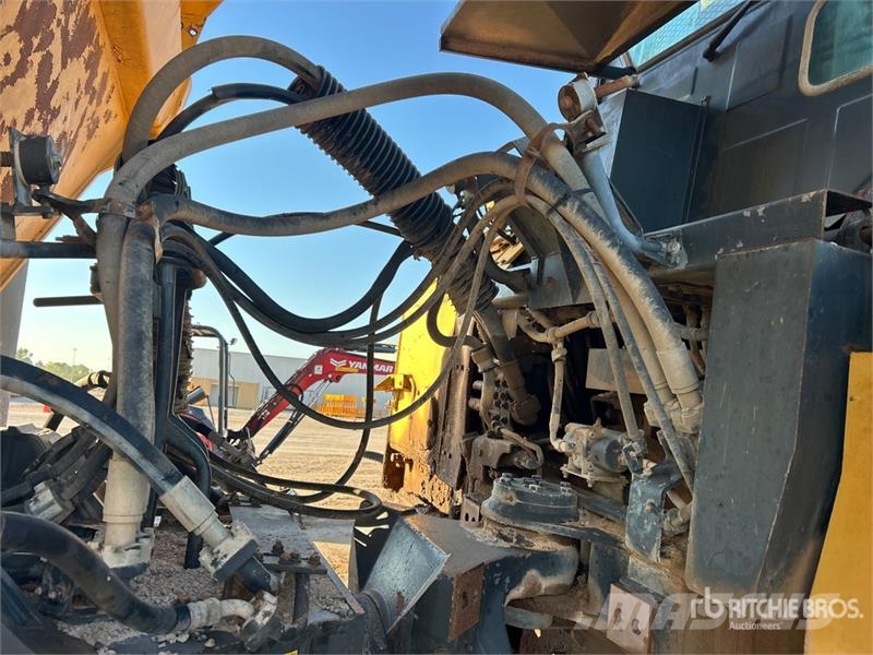 Komatsu HM400-1 Liigendraamiga pinnaseveokid