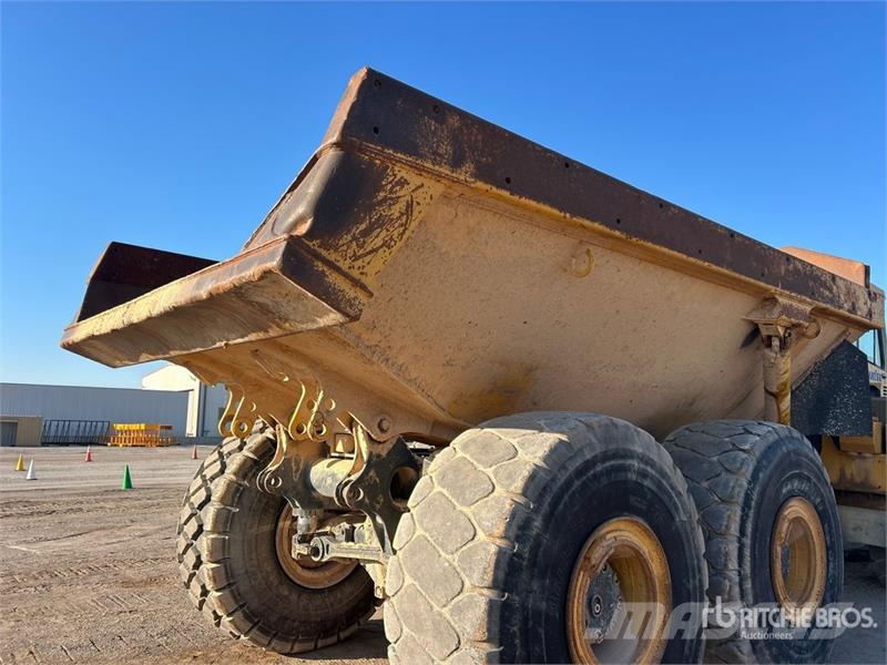Komatsu HM400-1 Liigendraamiga pinnaseveokid