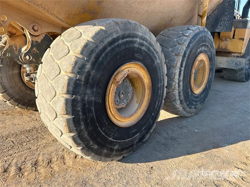 Komatsu HM400-1 Liigendraamiga pinnaseveokid