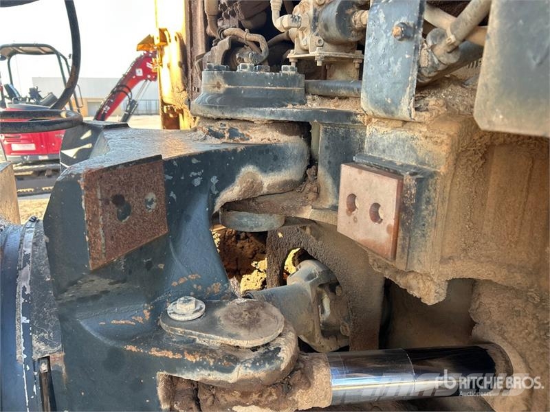 Komatsu HM400-1 Liigendraamiga pinnaseveokid