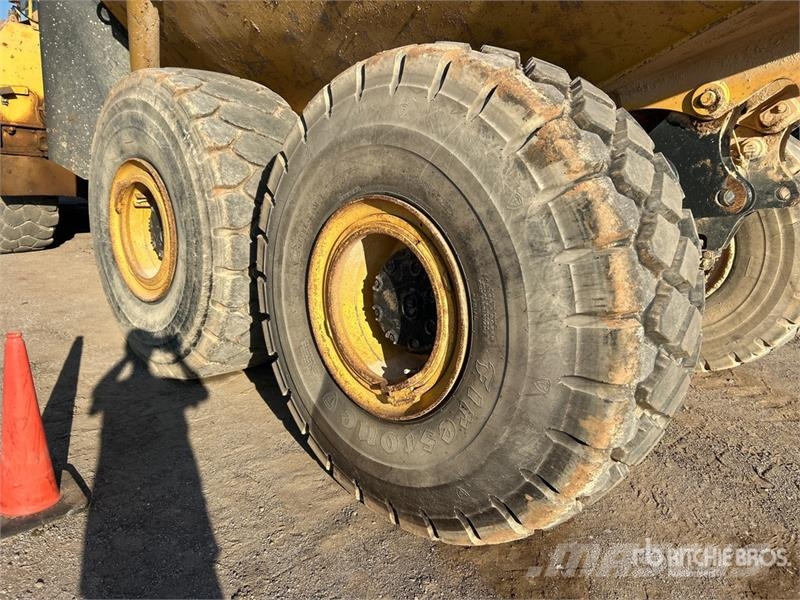 Komatsu HM400-1 Liigendraamiga pinnaseveokid