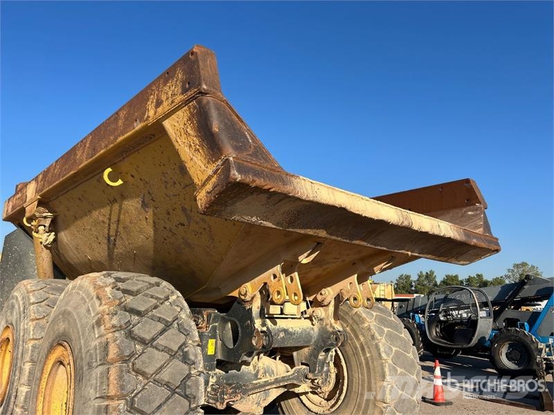 Komatsu HM400-1 Liigendraamiga pinnaseveokid