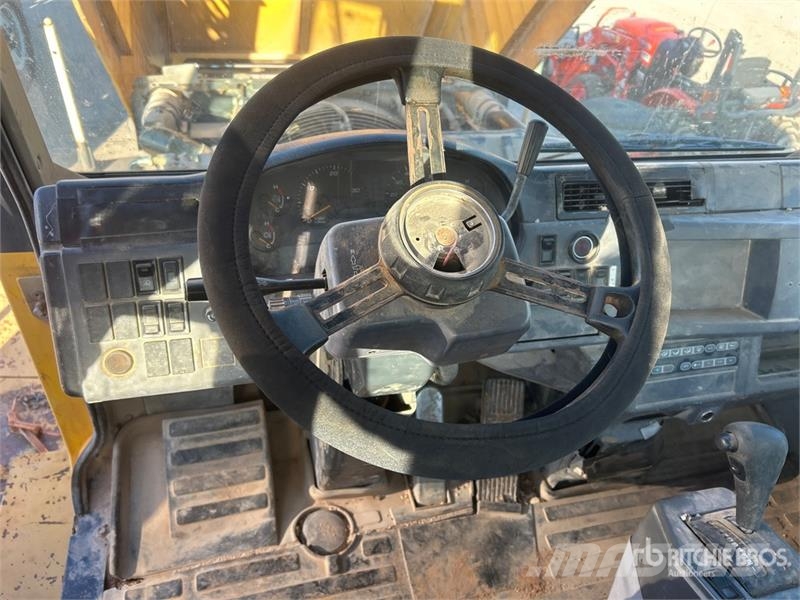 Komatsu HM400-1 Liigendraamiga pinnaseveokid