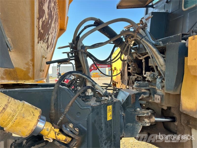 Komatsu HM400-1 Liigendraamiga pinnaseveokid