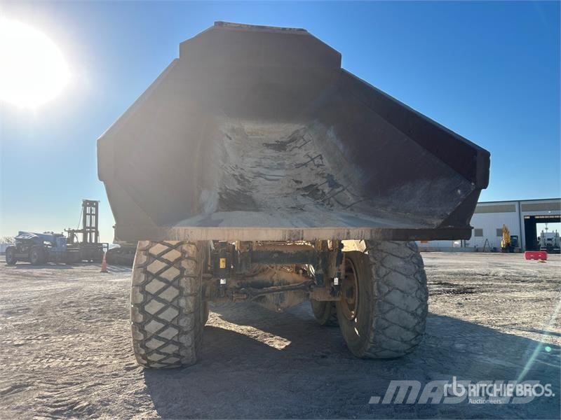 Komatsu HM400-1 Liigendraamiga pinnaseveokid