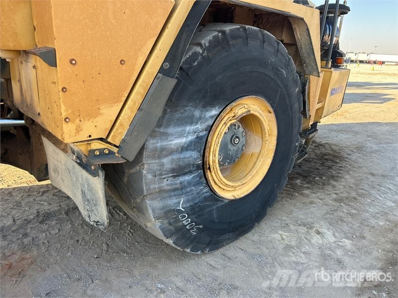 Komatsu HM400-1 Liigendraamiga pinnaseveokid
