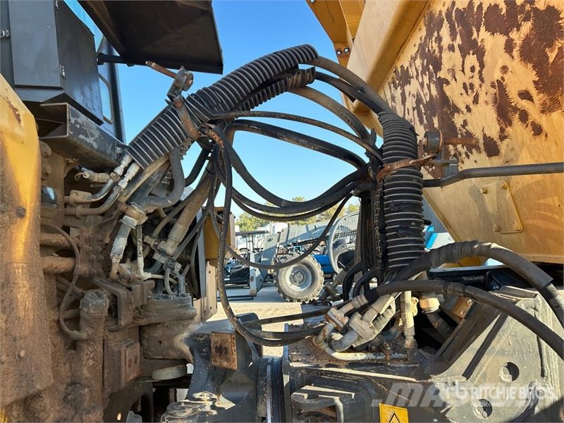 Komatsu HM400-1 Liigendraamiga pinnaseveokid