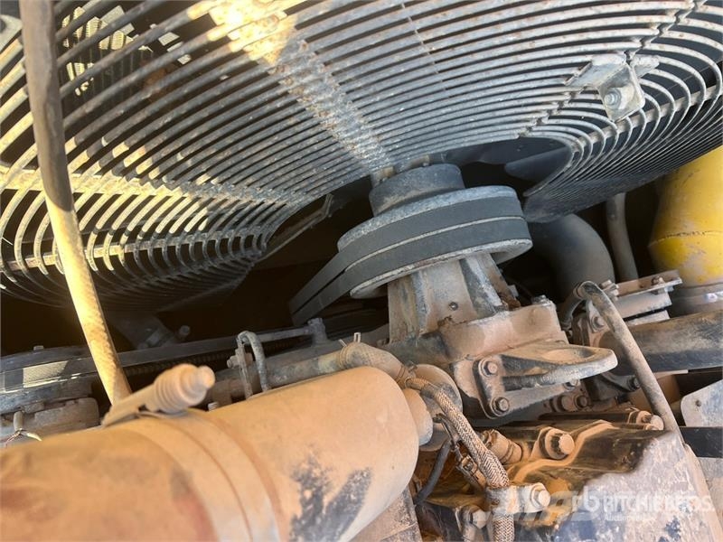 Komatsu HM400-1 Liigendraamiga pinnaseveokid