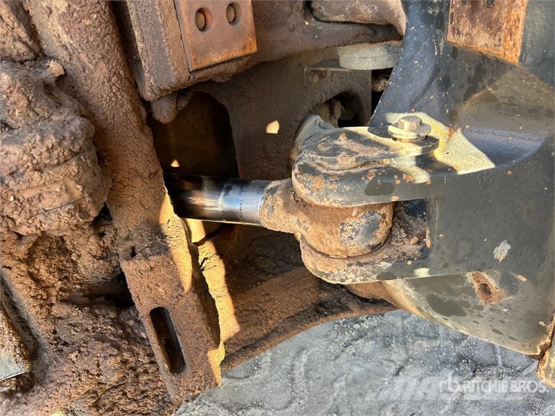 Komatsu HM400-1 Liigendraamiga pinnaseveokid