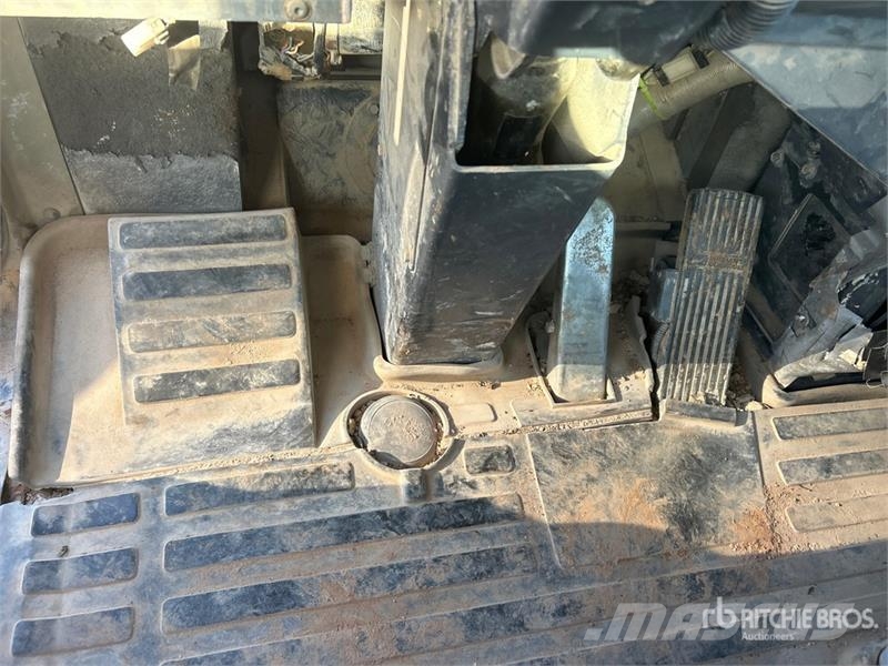 Komatsu HM400-1 Liigendraamiga pinnaseveokid