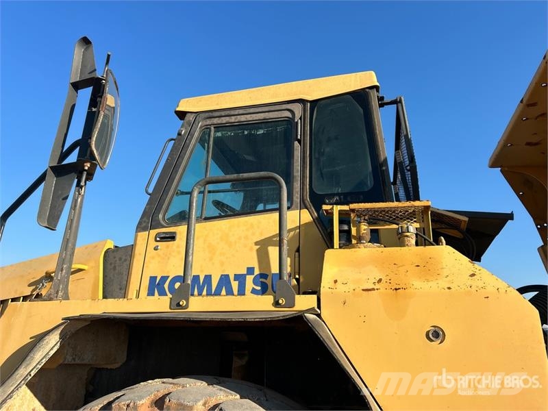Komatsu HM400-1 Liigendraamiga pinnaseveokid
